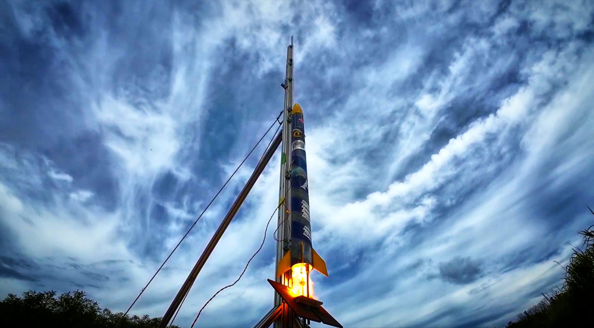 ロケット製作・打上サークル FROM THE EARTH